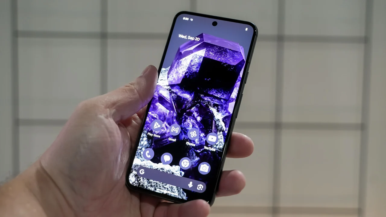 How to Qualify for a Free Smartphone from Your Local Provider image